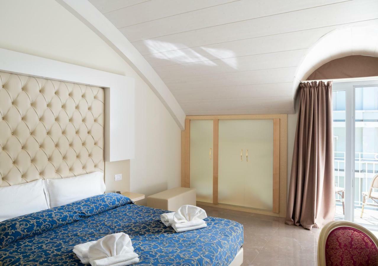 Hotel Ambassador ريميني المظهر الخارجي الصورة